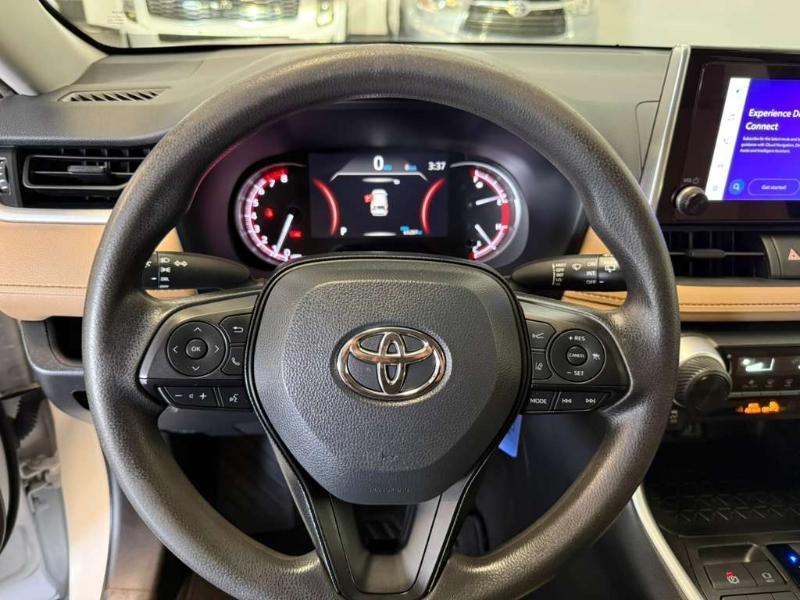 Toyota RAV4 LE 2024