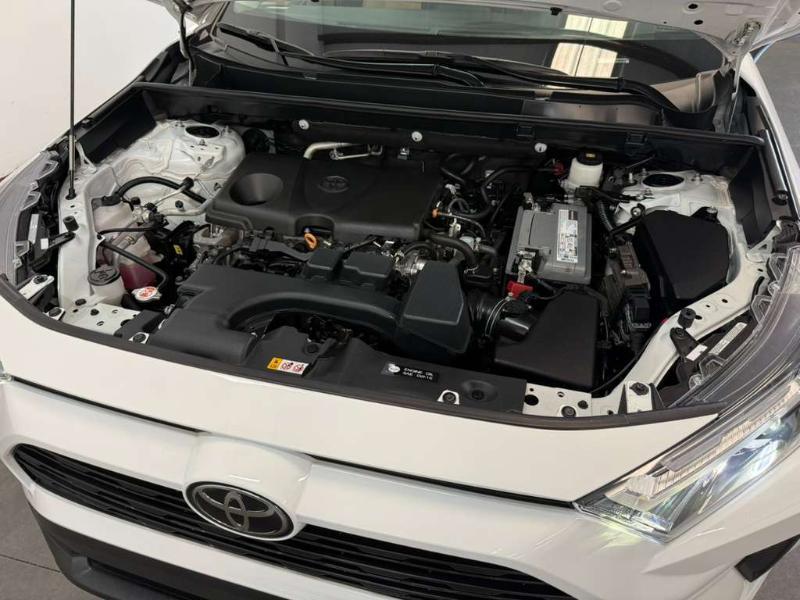 Toyota RAV4 LE 2024