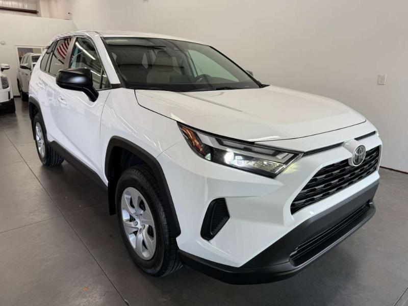 Toyota RAV4 LE 2024