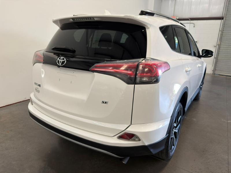 Toyota RAV4 SE FWD 2017