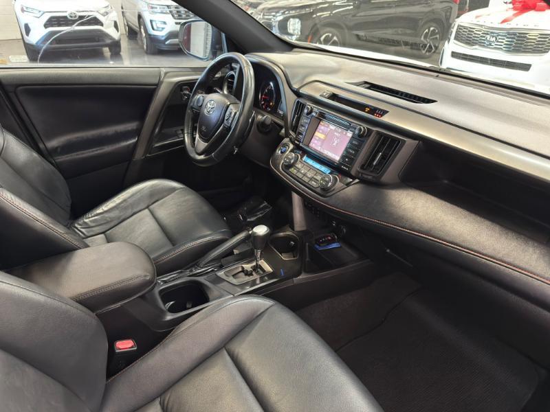 Toyota RAV4 SE FWD 2017