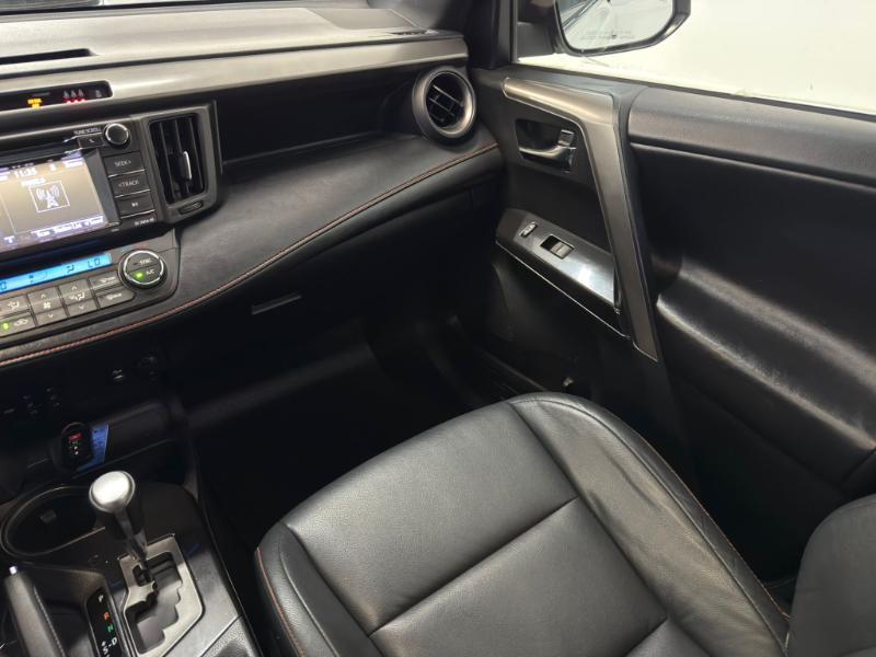 Toyota RAV4 SE FWD 2017