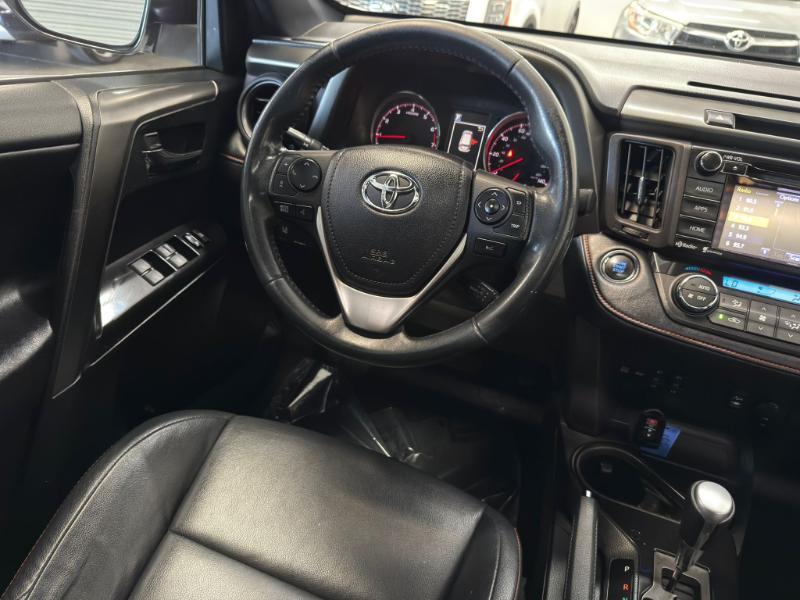 Toyota RAV4 SE FWD 2017