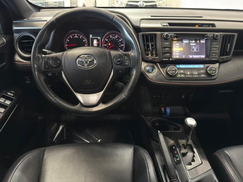 Toyota RAV4 SE FWD 2017
