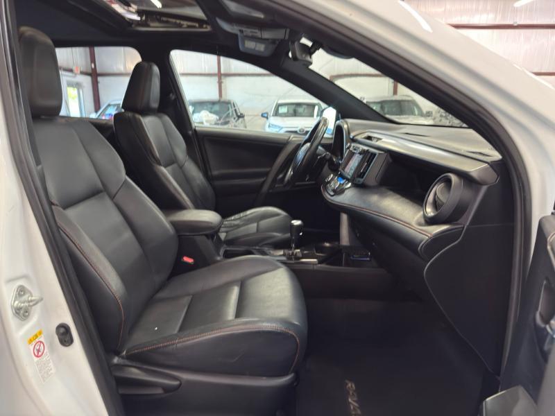 Toyota RAV4 SE FWD 2017