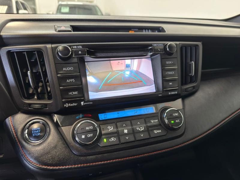 Toyota RAV4 SE FWD 2017