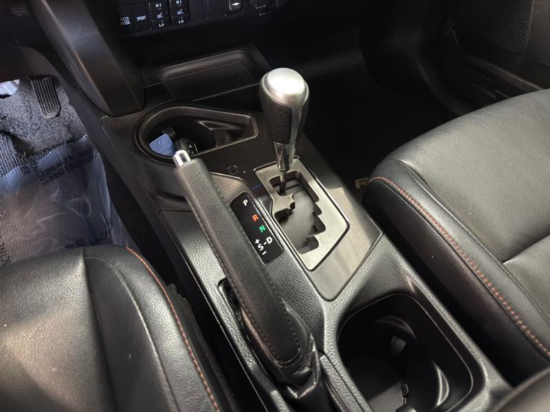 Toyota RAV4 SE FWD 2017