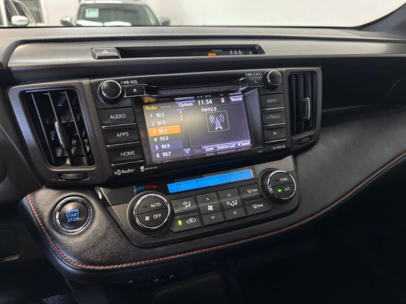 Toyota RAV4 SE FWD 2017