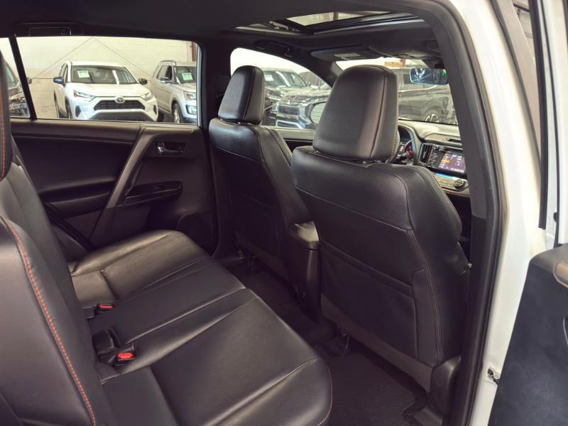 Toyota RAV4 SE FWD 2017