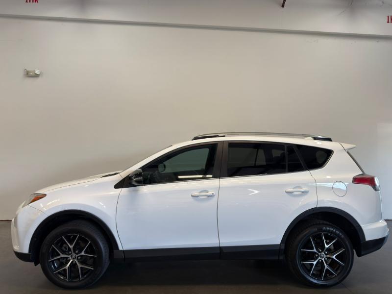 Toyota RAV4 SE FWD 2017