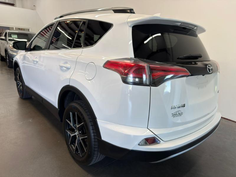 Toyota RAV4 SE FWD 2017
