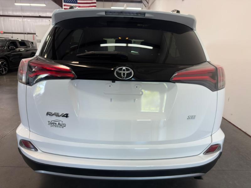 Toyota RAV4 SE FWD 2017