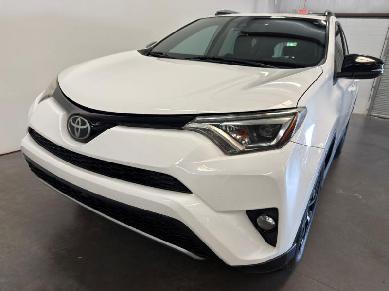 Toyota RAV4 SE FWD 2017