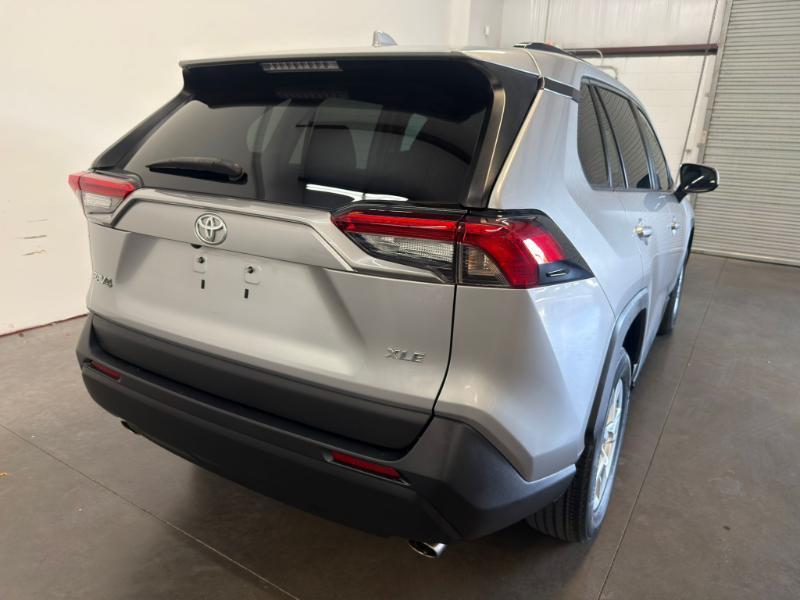 Toyota RAV4 XLE 2021