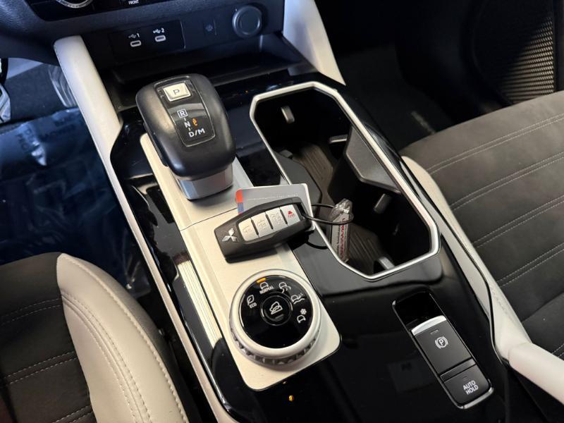 Mitsubishi Outlander SE 2WD 2025