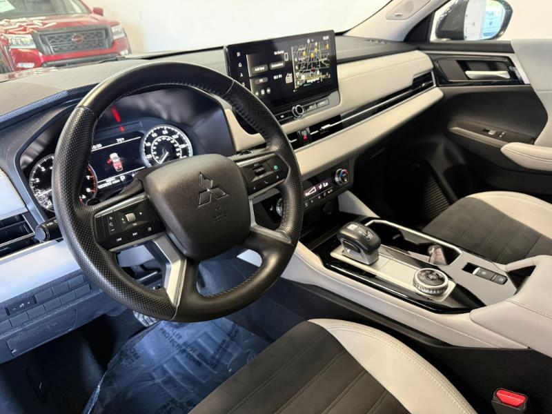 Mitsubishi Outlander SE 2WD 2025