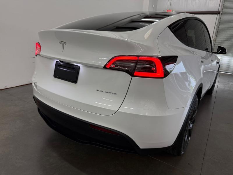 Tesla Model Y  2023
