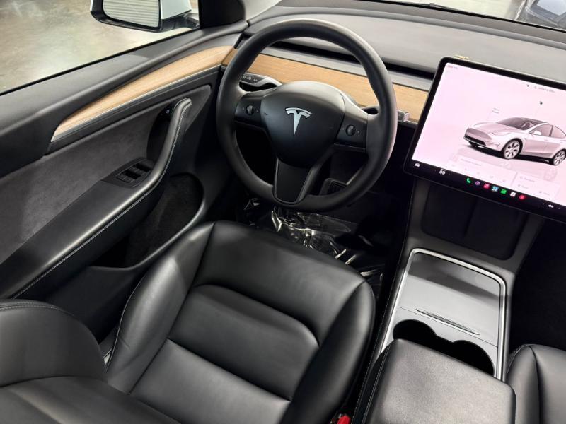 Tesla Model Y  2023