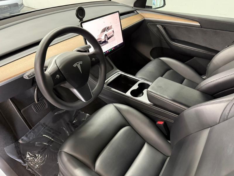 Tesla Model Y  2023