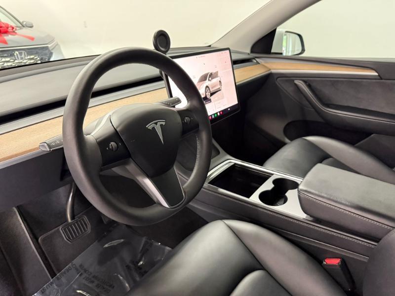 Tesla Model Y  2023