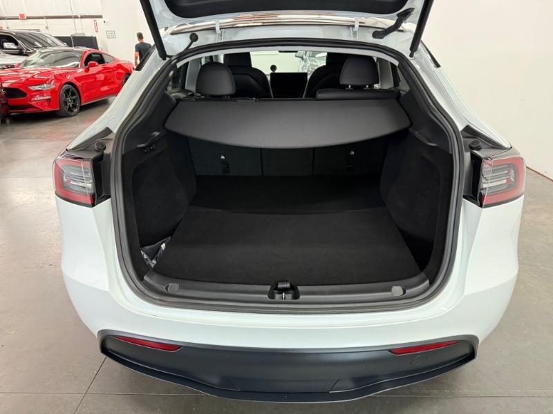Tesla Model Y  2023