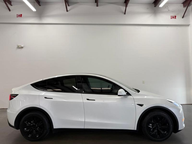Tesla Model Y  2023