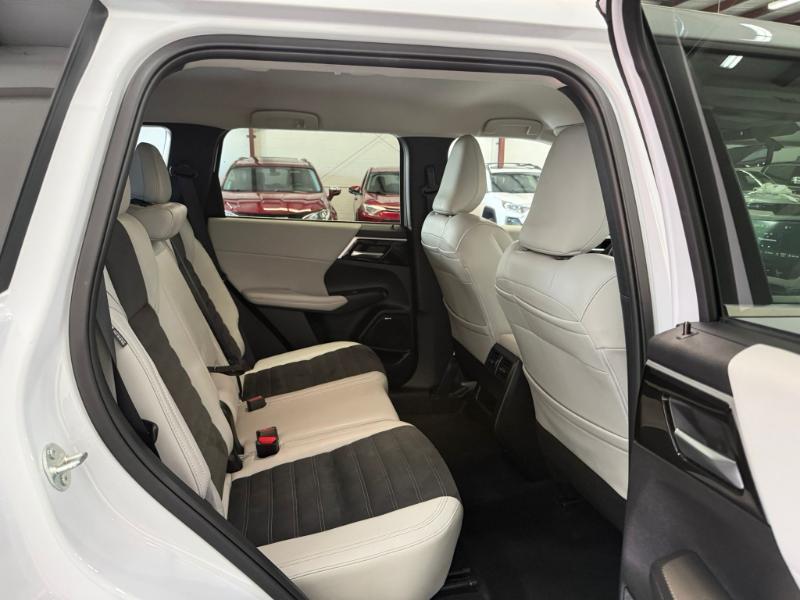 Mitsubishi Outlander SE 2WD 2025