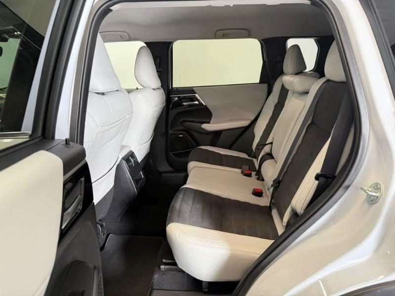 Mitsubishi Outlander SE 2WD 2025