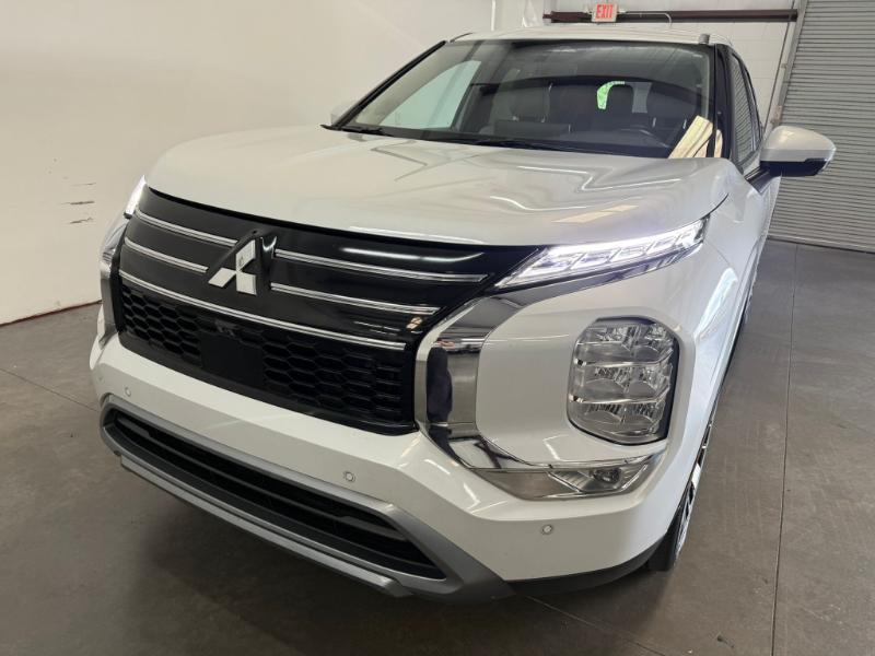 Mitsubishi Outlander SE 2WD 2025