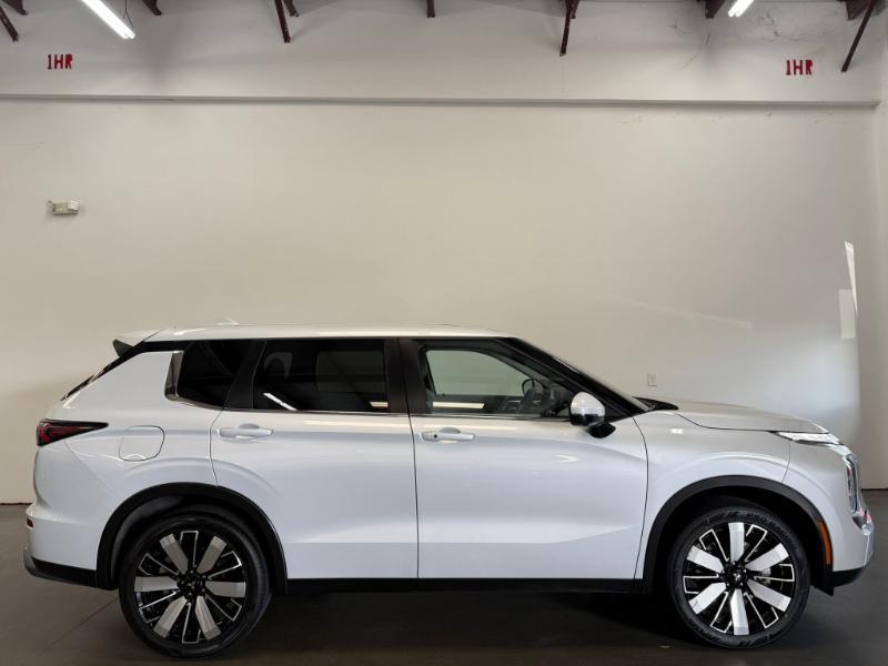 Mitsubishi Outlander SE 2WD 2025