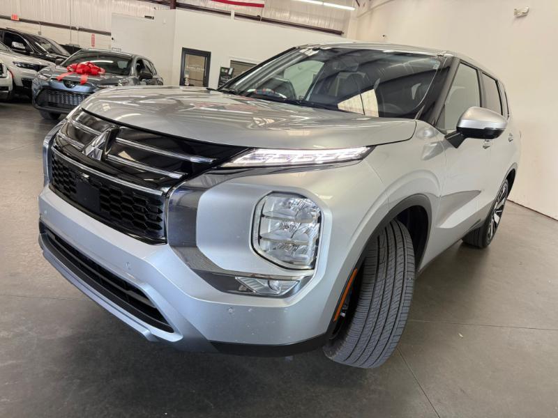 Mitsubishi Outlander SE 2WD 2025