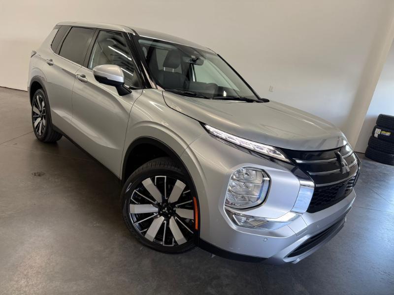 Mitsubishi Outlander SE 2WD 2025