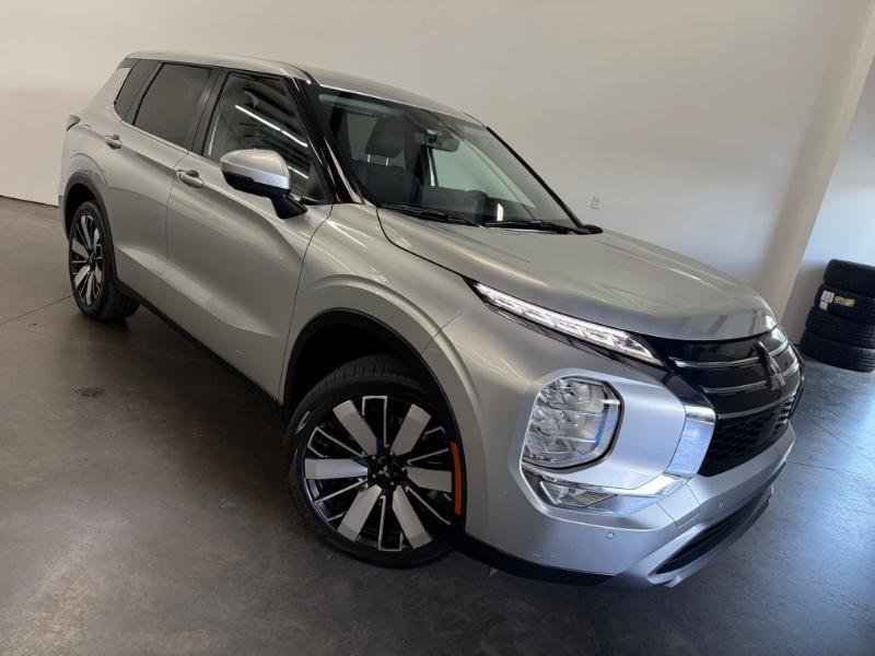 Mitsubishi Outlander SE 2WD 2025