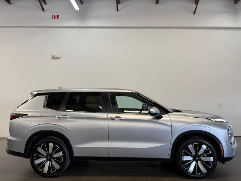 Mitsubishi Outlander SE 2WD 2025