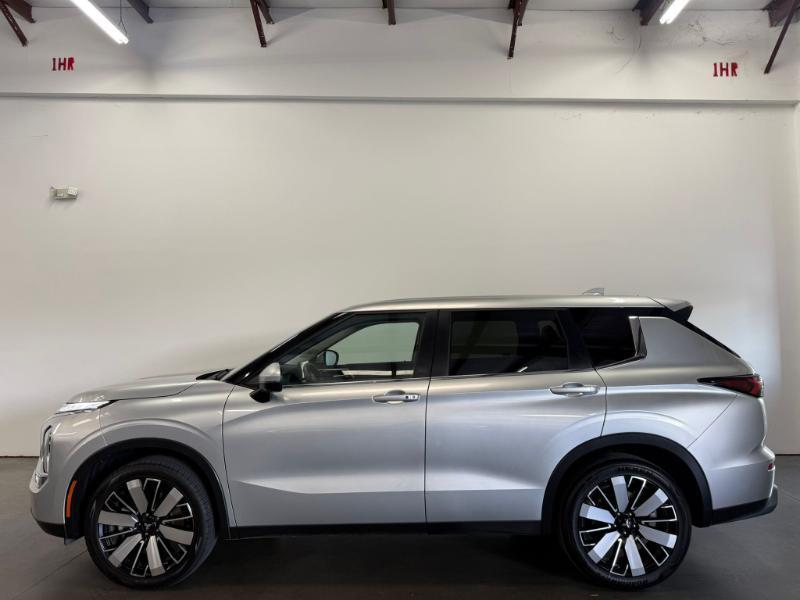 Mitsubishi Outlander SE 2WD 2025