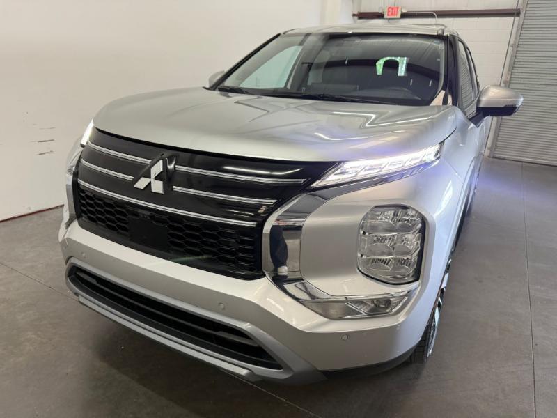 Mitsubishi Outlander SE 2WD 2025