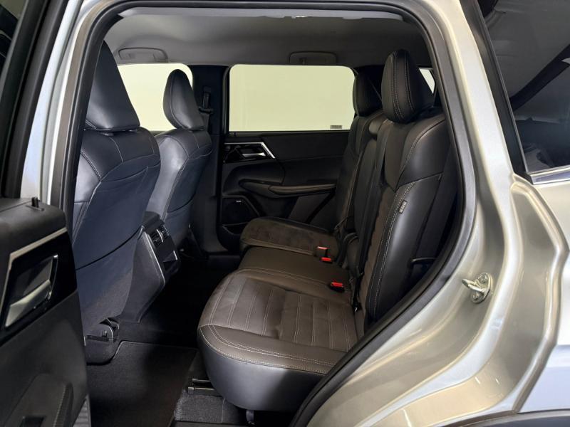 Mitsubishi Outlander SE 2WD 2025