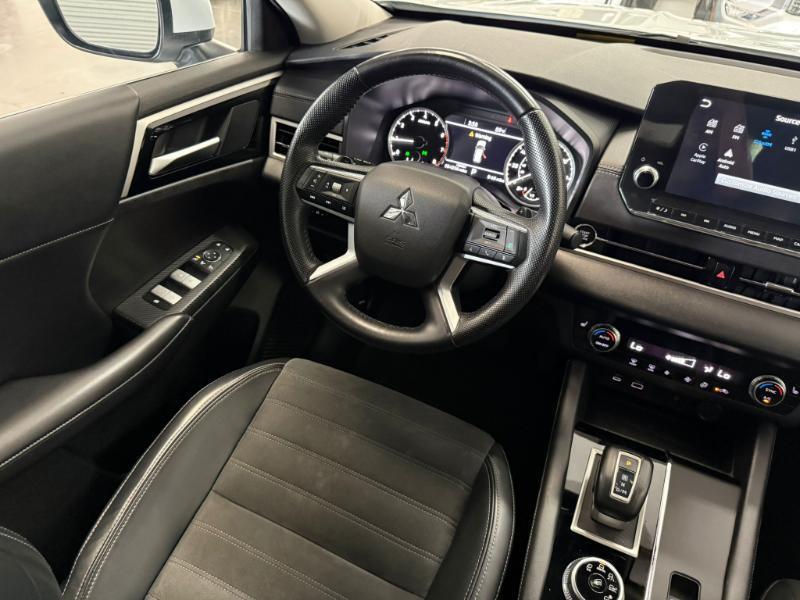 Mitsubishi Outlander SE 2024