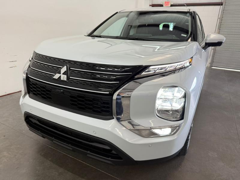 Mitsubishi Outlander SE 2024