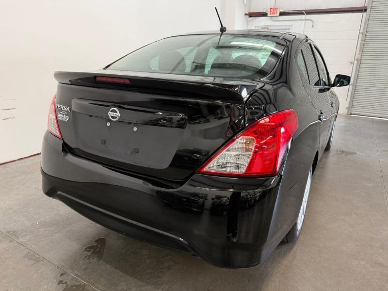 Nissan Versa  2019