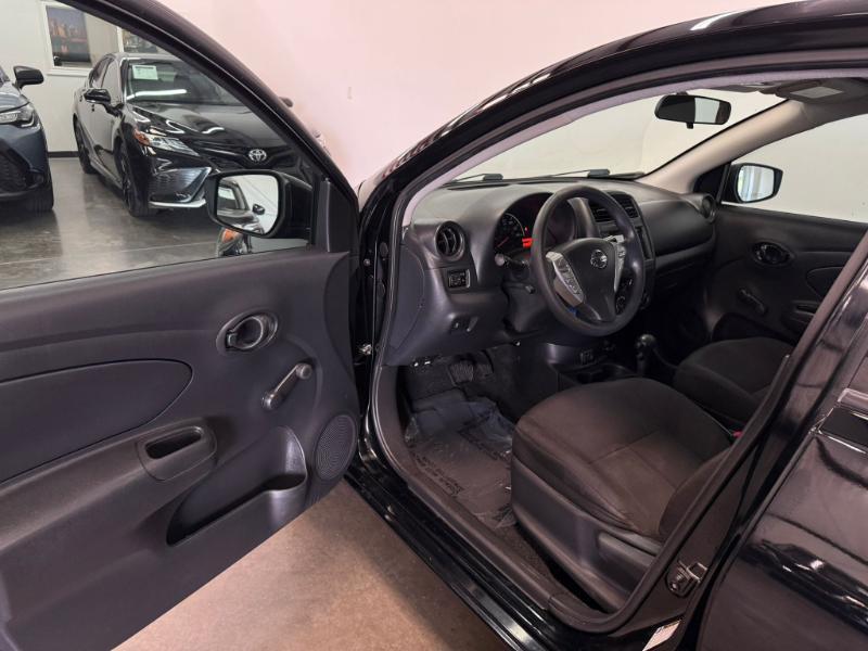 Nissan Versa  2019