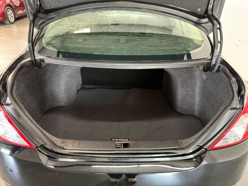 Nissan Versa  2019