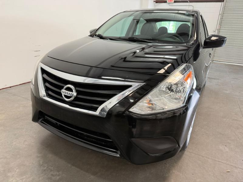 Nissan Versa  2019