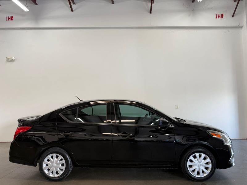 Nissan Versa  2019