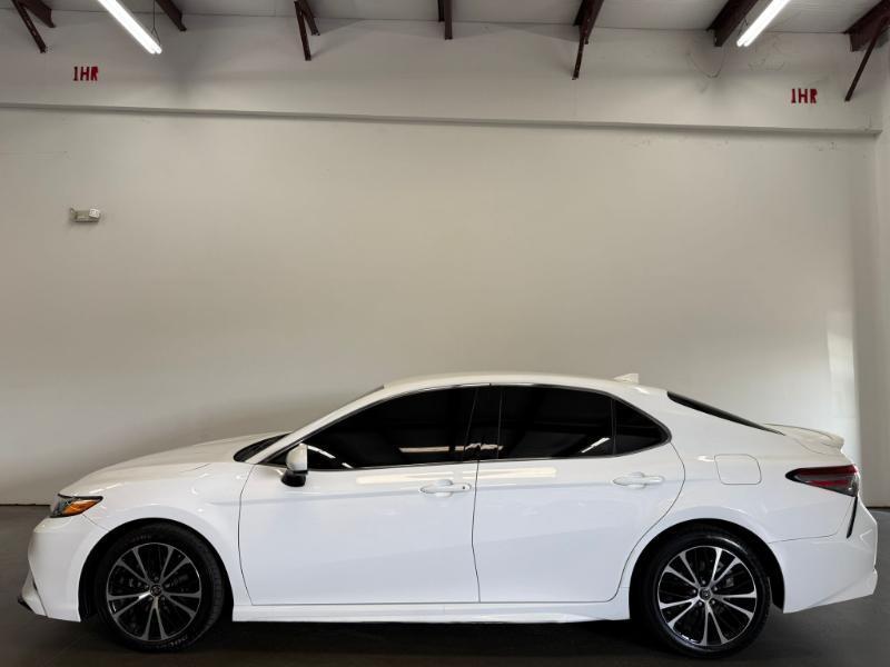 Toyota Camry SE 2019