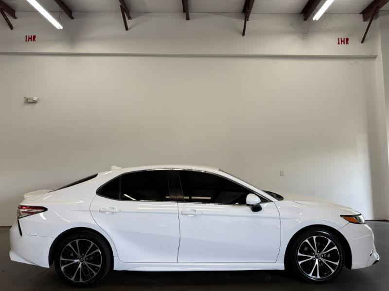 Toyota Camry SE 2019