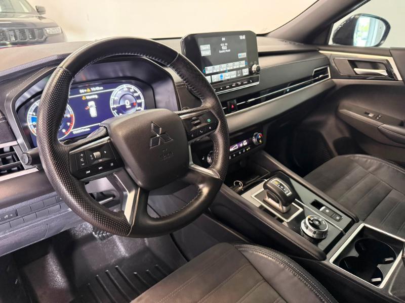 Mitsubishi Outlander  2023