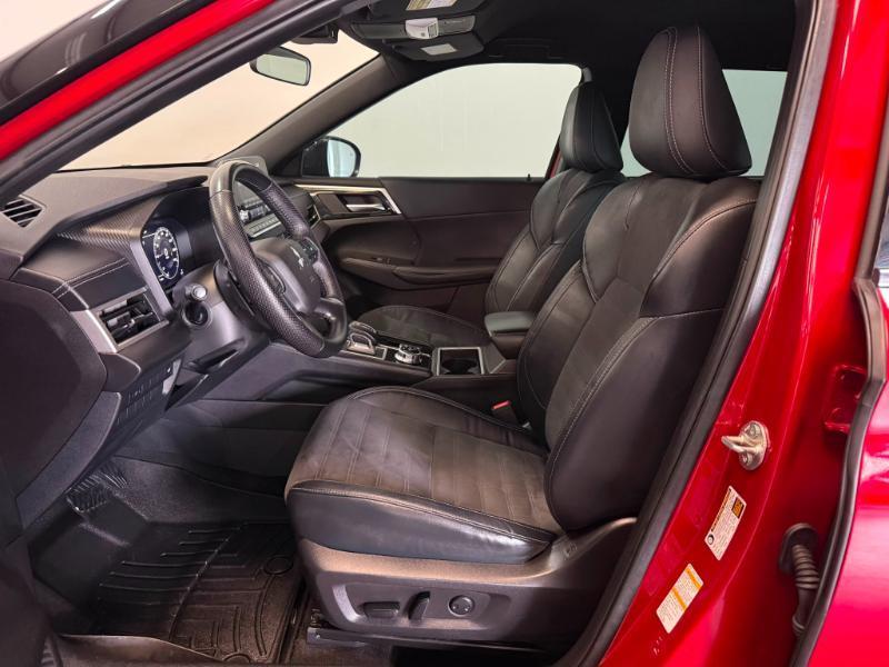 Mitsubishi Outlander  2023