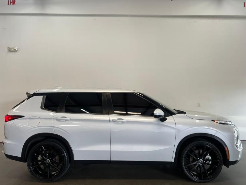 Mitsubishi Outlander SE 2WD 2023