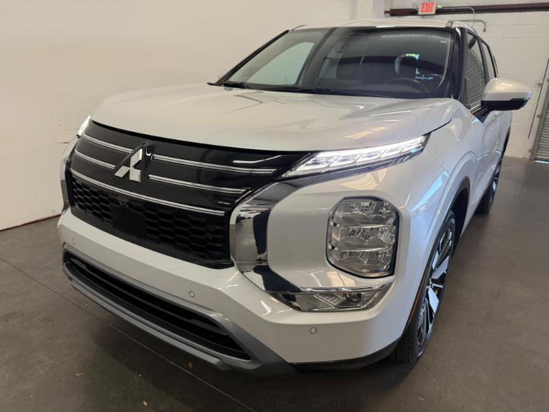 Mitsubishi Outlander SE 2WD 2025
